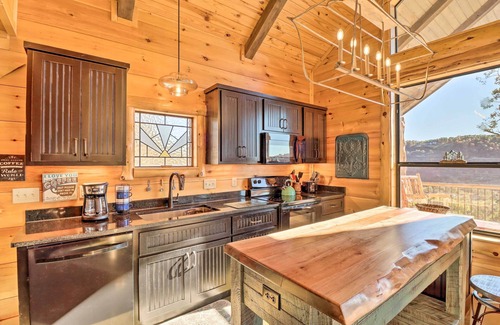 Mountain View Cabin | Mountain View Hideaway w/Outdoor Fireplace!