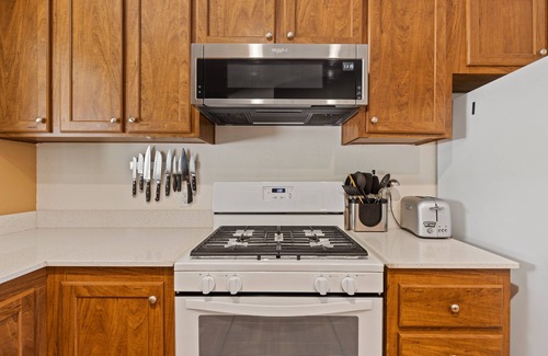 Oakhurst House | Mountain View Hideaway: Hot Tub, Near Yosemite & Bass Lake, Mountain View