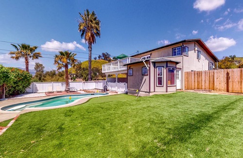 Lake Elsinore House | Mountain view home with pool, putting green, grill
