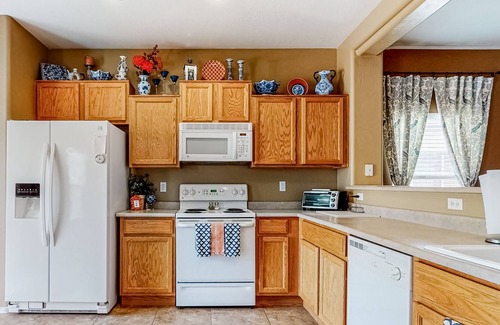 Surprise Farms House | Mountain view home with high-speed WiFi, central AC, and a private washer/dryer