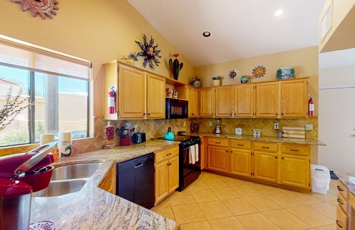 Saddlebrooke House | Mountain-view home with shaded patio, large yard, on-site golf & tennis