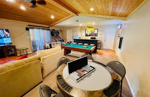 Ruidoso House | Mountain View, Hot Tub, Pool Table, 15 Guests, 5 Bedrooms, 5 Bathrooms, dtown 7m