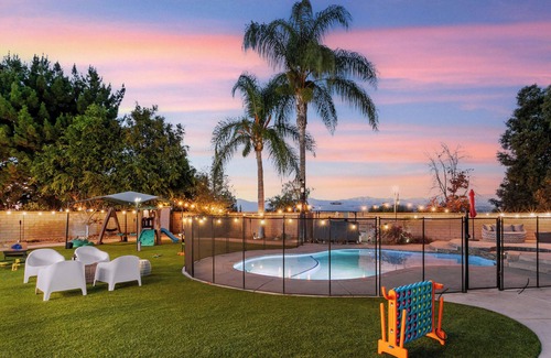 Rowland Heights Villa | Mountain View Luxury: Modern Family Oasis Retreat