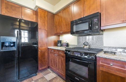 La Quinta Condo | Mountain View! Luxurious Villa near Clubhouse with Mountain Views - Pet Friendly - Upstairs (C48-2)