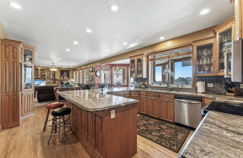Layton House | Mountain View Mansion in the foothills of Utah