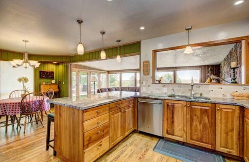 Nampa House | Mountain View Retreat-5BR! 7Beds! 4Bath