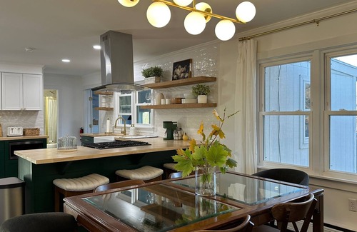 Hudson Villa | Mountain-View Retreat @ Heart of Hudson with Decks, Designer Decor & Game