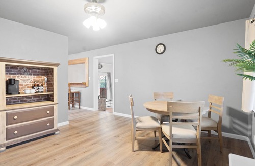 Benton House | Mountain View River Retreat