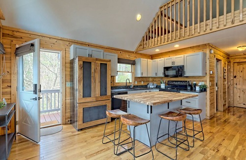 Tiger Cabin | Mountain View ~ Sunsets on the Porch ~ Near Lake Burton!