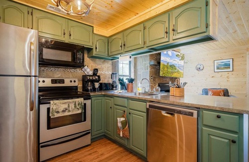 Caton Apartment | Mountain Views at Dolly's Castle Unit 5