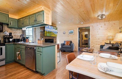 Caton Apartment | Mountain Views at Dolly's Castle Unit 5