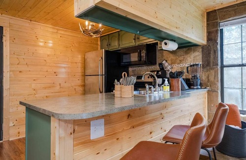 Caton Apartment | Mountain Views at Dolly's Castle Unit 5