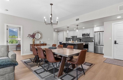 Dead Man's Flats Apartment | Mountain Views | Pool & Hot Tub | Chic Interior