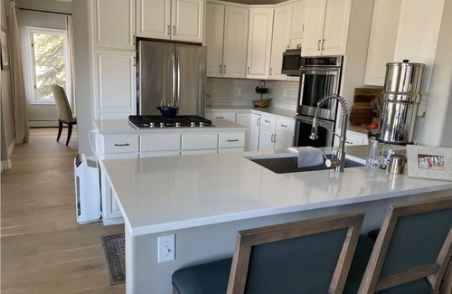 Edwards House | Mountain Views! Close to town and Minutes to Beaver Creek and Vail