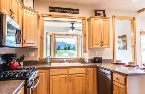 Red Lodge House | Mountain Views Golf Course Home/HotTub/Star Gazing/Ski/Hike/Golf/Family/WiFi