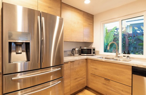 Bay Terraces House | Mountain Views/Hot Tub/Arcade Games/Luxury Home!