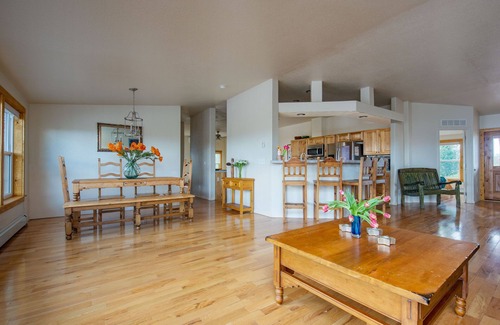 La Cienaga House | Mountain Views, Hot Tub, Fire Pit, Deck, Hammocks, A/C!