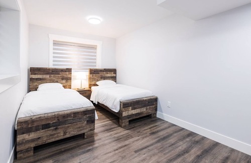 Sardis House | Mountain Views in an Exclusive Neighbourhood, Close to hot Springs/fishing Spots