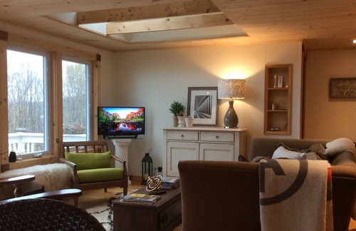 Irasburg House | Mountain views - peaceful small ranch on 5 acres