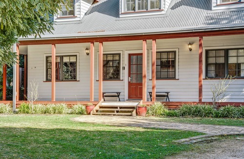 Wentworth Falls Cottage | Mountains Lodge walking distance to National Park