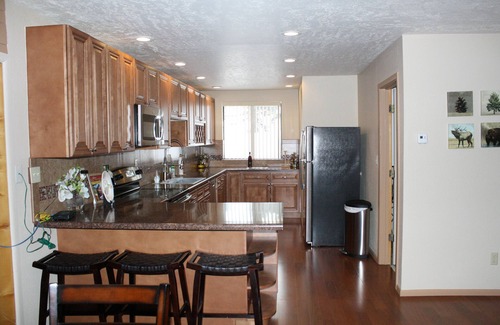 Columbine Lake House | Mountains, Skiing, Hot Tub, Adventure, 5 BR Cabin, Sleeps 10, Pets w/fee