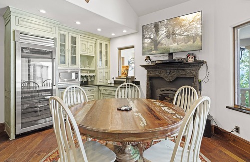 Ashland House | Mountainside Chateau spectacular views and sunsets. 15 min to downtown Ashland!