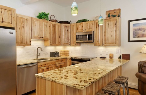 Snowmass Village Condo | Mountainside in Snowmass Village! Balcony W/Views, Large Outdoor Pool, HT, Gas FP, Elevator, Parking