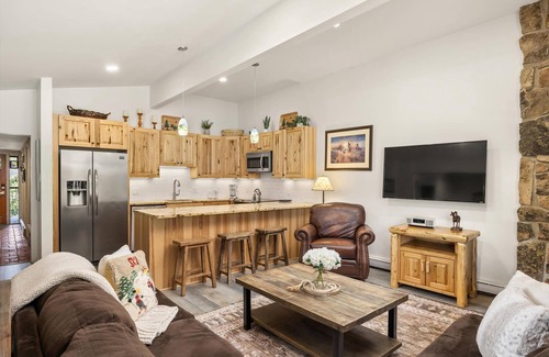Snowmass Village Condo | Mountainside in Snowmass Village! Balcony W/Views, Large Outdoor Pool, HT, Gas FP, Elevator, Parking
