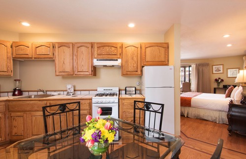 Tahoe Vista Hotel | Mourelatos Lakeshore Resort