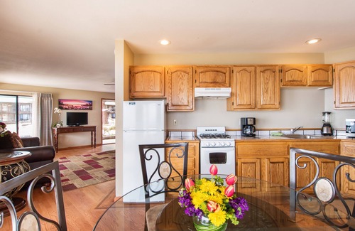 Tahoe Vista Hotel | Mourelatos Lakeshore Resort