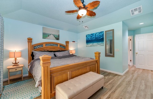 Greenview Shores House | Movie theater home 5 minutes from the horse capital of the world.