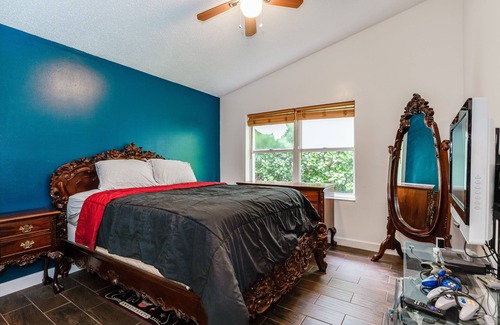 Greenview Shores House | Movie theater home 5 minutes from the horse capital of the world.