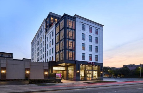Downtown Charleston Hotel | Moxy Charleston Downtown