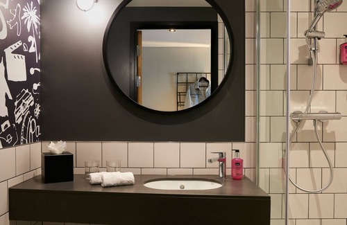 Slough Hotel | Moxy Slough