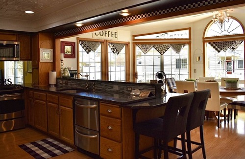Baker City House | MP - Comfort Awaits! 3 Bdrm, Hot Tub