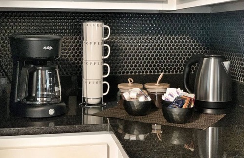 Cleveland UCD House | Mr Big! Luxurious, 2 Story long term stays welcome
