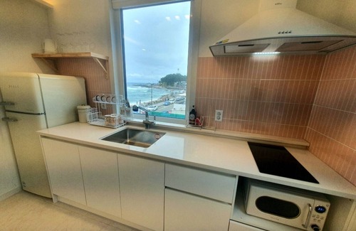 Sokcho Hotel | Mr. Slow