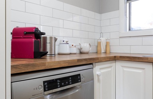 Bright Apartment | Mrs Brightside - Tucked away in a quiet side street, Mrs. Brightside's location is sure to impress.