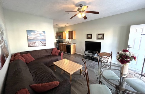 Myrtle Beach Cottage | MRV25, 2-bedroom cottage, Blocks to Beach! Free WIFI, Free Parking