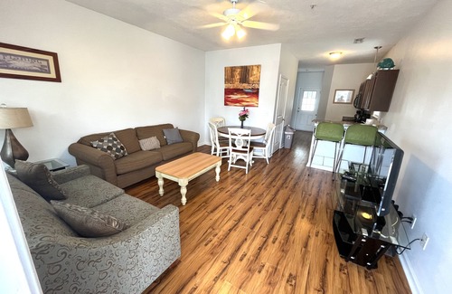 Myrtle Beach Cottage | MRV73, 3-Bedroom Cottage, 2 blocks To The Beach! Free WIFI, Free Parking