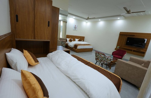 Ghaziabad Hotel | MST Farm & Resort