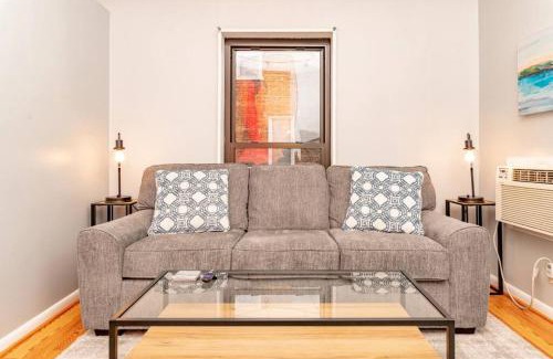 Mount Adams Apartment | Mt Adams 1BR Great Location Steps from Monastery