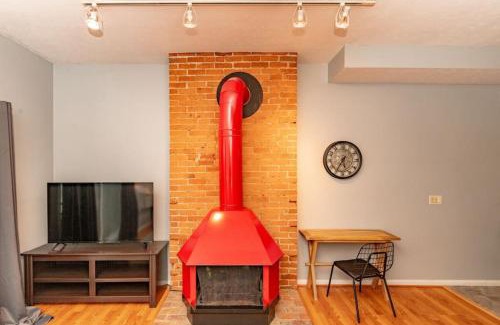 Mount Adams Apartment | Mt Adams 1BR Great Location Steps from Monastery