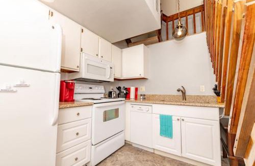 Mount Adams Apartment | Mt Adams 1BR Great Location Steps from Monastery