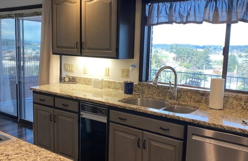 Oak Harbor House | Mt. Baker View * Harbor * King Bed * Fire Pit!