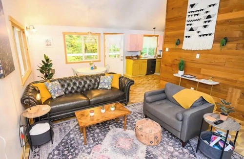 Zigzag Cabin | Mt. Hood cabin with cozy sounds of Zig Zag River