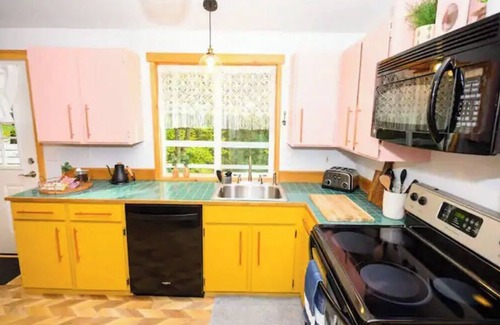 Zigzag Cabin | Mt. Hood cabin with cozy sounds of Zig Zag River