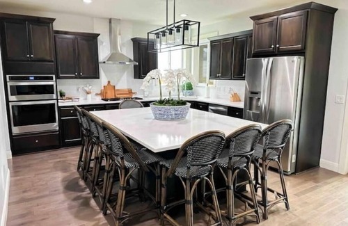 Carver House | Mt Hood Luxury Home with Hot tub Game room & More