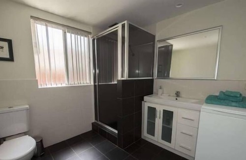 Inglewood Apartment | Mt Lawley Superb 2 BR Minutes to CBD 1,great restaurants coffee shops clubs