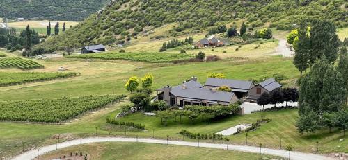 Gibbston Bed & Breakfast | Mt Rosa Lodge Boutique Vineyard Accommodation